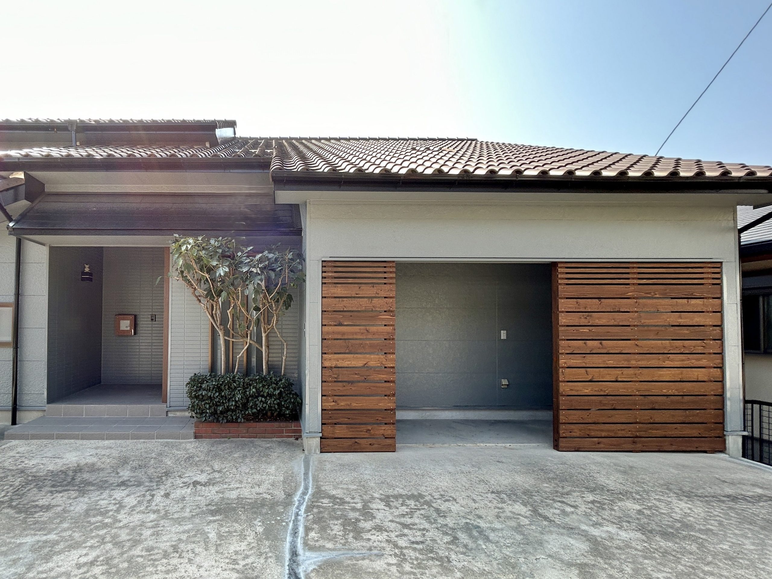 知多市 リフォーム　シャッター　物置　木製フェンス