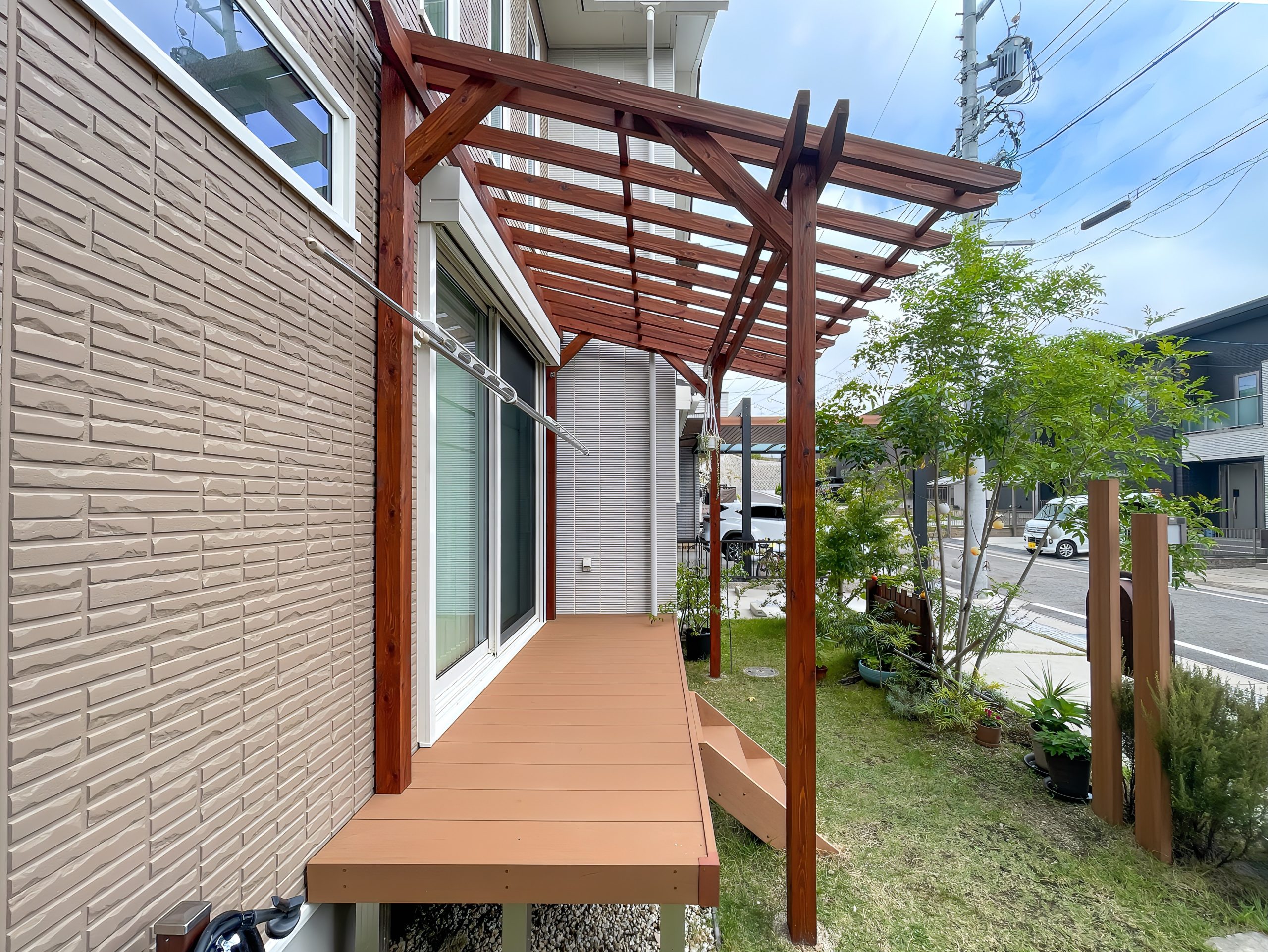 ガーデンデザイン 瀬戸市　木製パーゴラ　ガーデニング　つるバラ