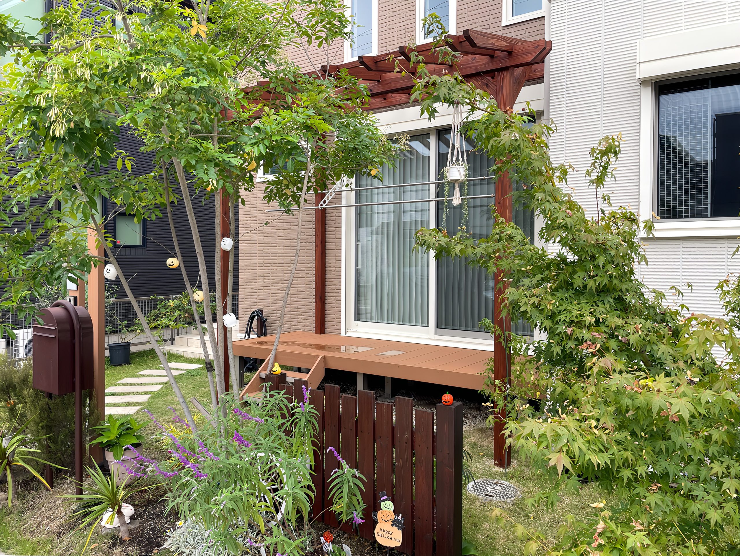 ガーデンデザイン 瀬戸市　木製パーゴラ　ガーデニング　つるバラ