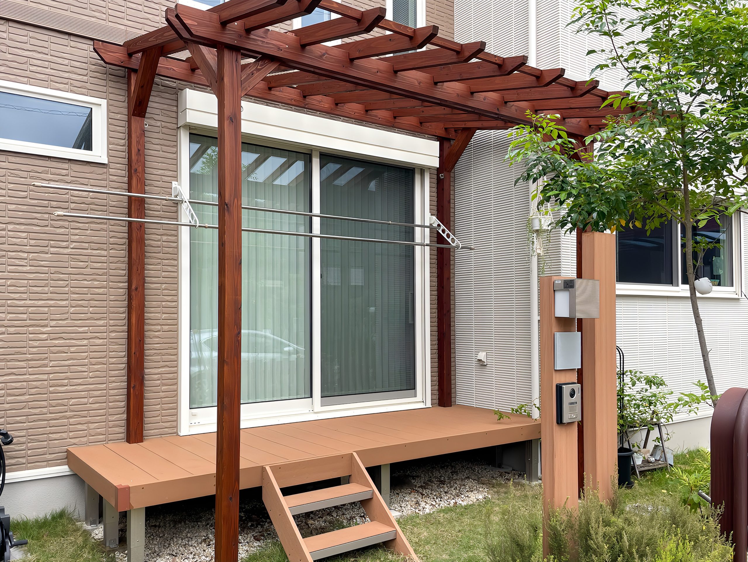 ガーデンデザイン 瀬戸市　木製パーゴラ　ガーデニング　つるバラ